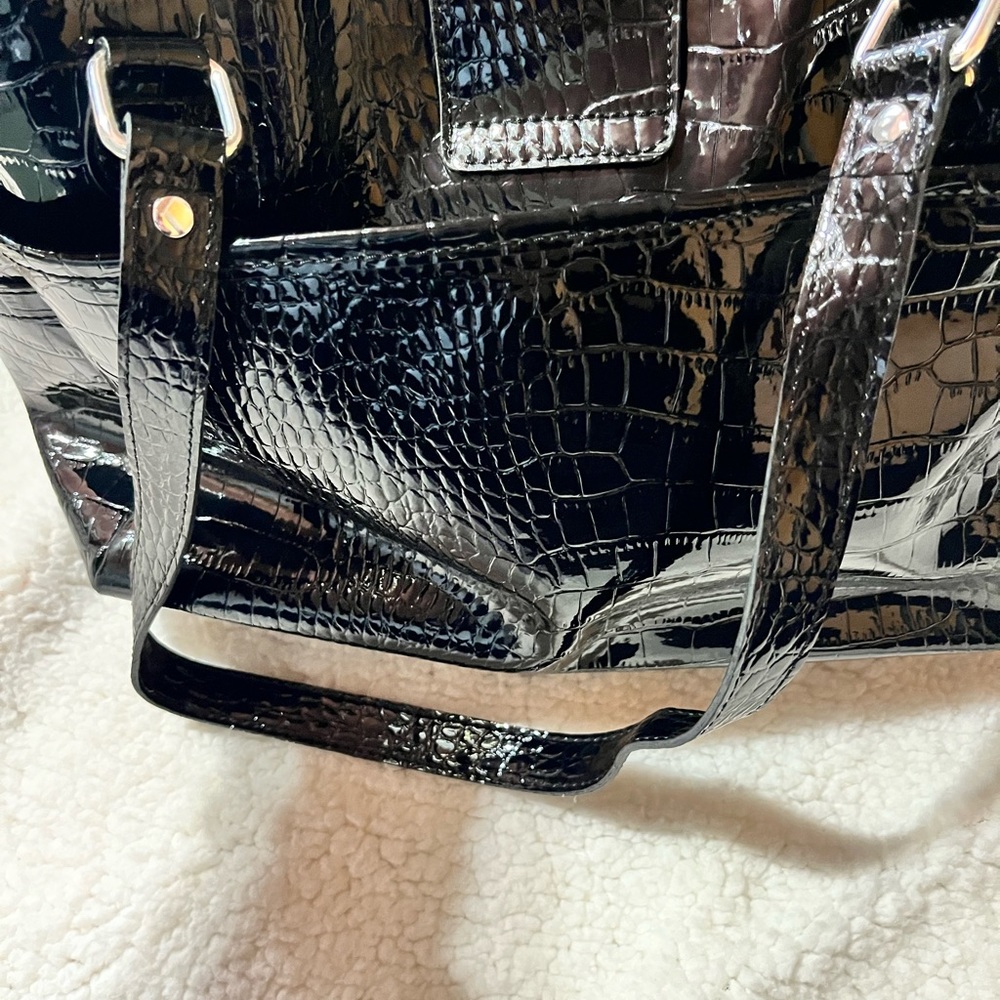 Liz Claiborne large patent leather purse. - Picture 7 of 8